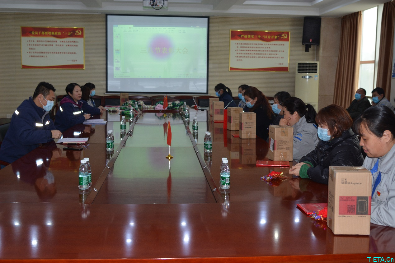 柔肩擔(dān)重任 巾幗綻芳華